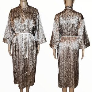 Bed of roses Long animal Print Wrap Robe